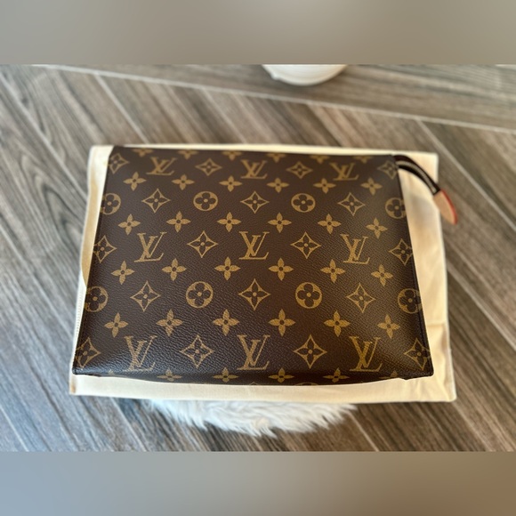 Toiletry 26 in Monogram - Picture 15 of 16